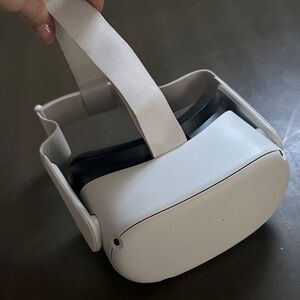 Oculus White Standalone VR Headset